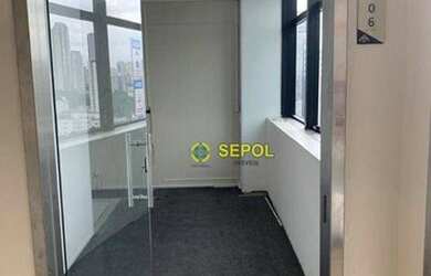 Imagem: O depósito possui 1 Vaga na garagem e 61m² de Área e está