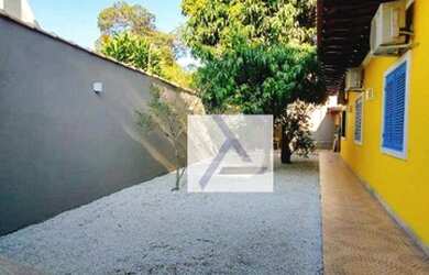 Imagem: O depósito possui 3 Vagas na garagem e 275m² de Área e está