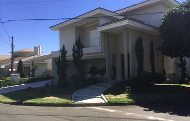 Imagem: A casa em condomínio possui 4 Dormitórios, 5 Banheiros, 5