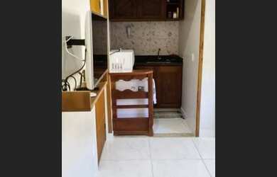 Imagem: O apartamento possui 1 Dormitório, 1 Banheiro, 1 Vaga na garagem