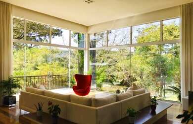 Imagem: A casa em condomínio possui 4 Dormitórios, 5 Banheiros, 4