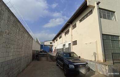 Imagem: O depósito possui 4 Vagas na garagem, 700m² de Área e está