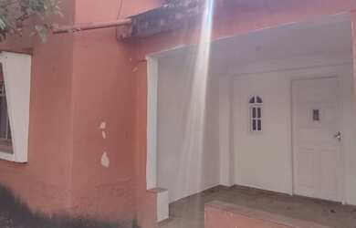 Imagem: A casa possui 2 Dormitórios, 1 Banheiro e está localizado