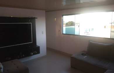 Imagem: A casa possui 5 Dormitórios, 3 Banheiros, 1 Vaga na garagem