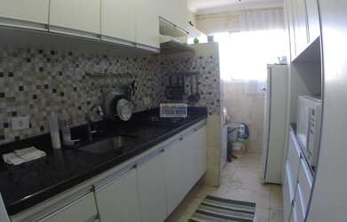 Imagem: O apartamento possui 2 Dormitórios, 1 Banheiro, 1 Vaga na garagem