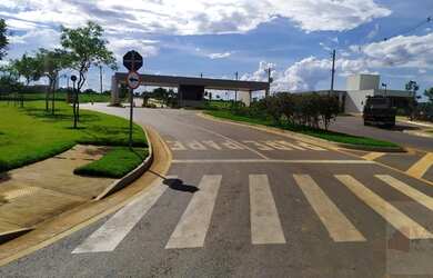 Imagem: O terreno à venda possui 807m² de Área e está localizado