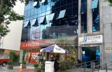 Imagem: O depósito possui 2 Vagas na garagem e 237m² de Área e está