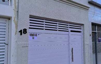 Imagem: A casa possui 2 Dormitórios, 1 Banheiro e está localizado