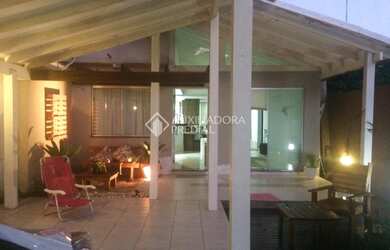 Imagem: A casa possui 3 Dormitórios, 1 Banheiro, 150m² de Área e