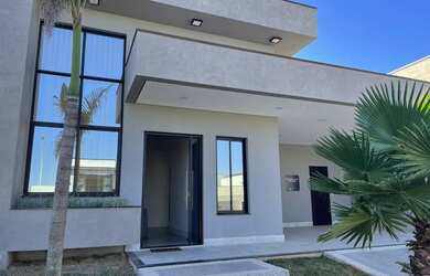 Imagem: A casa em condomínio possui 4 Dormitórios, 5 Banheiros, 2