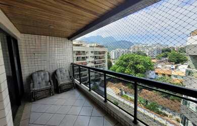 Imagem: O apartamento possui 3 Dormitórios, 4 Banheiros, 232m² de