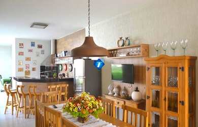 Imagem: A casa possui 3 Dormitórios, 5 Banheiros, 5 Vagas na garagem