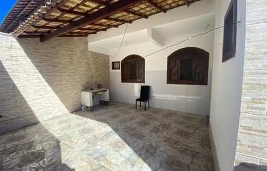 Imagem: A casa possui 1 Dormitório, 1 Banheiro e 1 Vaga na garagem