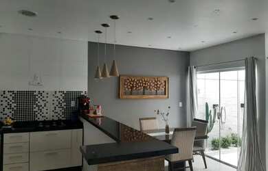 Imagem: A casa em condomínio possui 2 Dormitórios, 2 Banheiros, 2