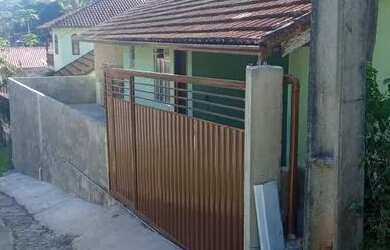 Imagem: A casa possui 2 Dormitórios, 1 Banheiro, 1 Vaga na garagem