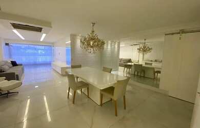 Imagem: O apartamento possui 4 Dormitórios, 5 Banheiros, 2 Vagas na