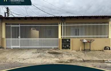 Imagem: A casa possui 2 Dormitórios, 2 Banheiros, 4 Vagas na garagem