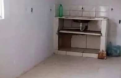 Imagem: O apartamento possui 2 Dormitórios e 1 Banheiro e está localizado