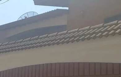 Imagem: A casa possui 3 Dormitórios, 3 Banheiros, 4 Vagas na garagem