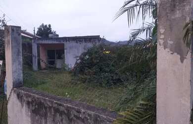 Imagem: A casa possui 2 Dormitórios, 1 Banheiro, 430m² de Área e