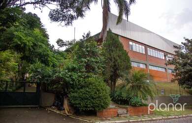 Imagem 2: Galpão, 2000 m² - venda por R$ 3.700.000,00 ou aluguel por R$ 20.000,00/mês - Itaipava - P