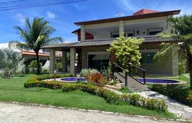 Imagem: A casa possui 5 Dormitórios, 4 Banheiros, 2 Vagas na garagem