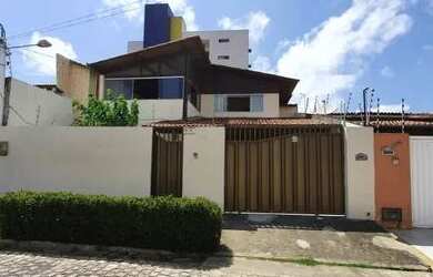 Imagem: A casa possui 5 Dormitórios, 3 Banheiros, 2 Vagas na garagem