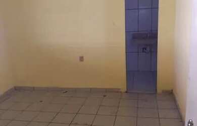 Imagem: A casa possui 2 Dormitórios, 2 Banheiros e 1 Vaga na garagem