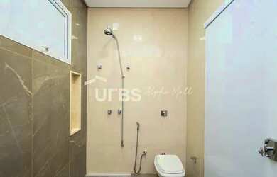 Imagem: O apartamento possui 4 Dormitórios, 5 Banheiros, 3 Vagas na