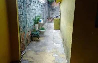 Imagem: A casa possui 2 Dormitórios, 1 Banheiro, 2 Vagas na garagem