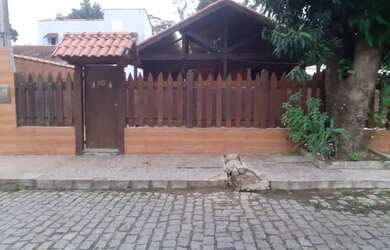 Imagem: A casa possui 2 Dormitórios, 1 Banheiro, 3 Vagas na garagem