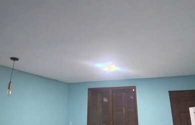 Imagem: A casa possui 1 Dormitório, 1 Banheiro, 1 Vaga na garagem