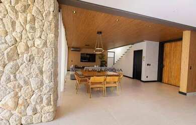 Imagem: A casa em condomínio possui 4 Dormitórios, 5 Banheiros, 4