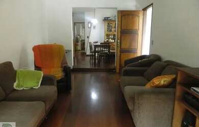 Imagem: A casa possui 3 Dormitórios, 3 Banheiros, 2 Vagas na garagem