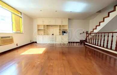 Imagem: A casa possui 3 Dormitórios, 4 Banheiros, 2 Vagas na garagem