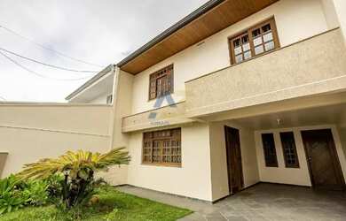 Imagem: A casa possui 3 Dormitórios, 3 Banheiros, 2 Vagas na garagem