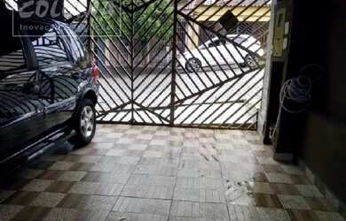 Imagem: A casa possui 2 Dormitórios, 1 Banheiro, 2 Vagas na garagem