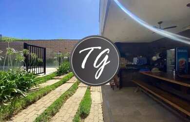 Imagem: A casa em condomínio à venda possui 5 Dormitórios, 5 Banheiros