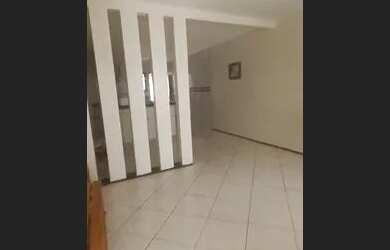 Imagem: A casa possui 5 Dormitórios, 3 Banheiros e está localizado