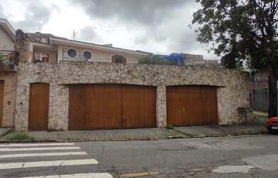 Imagem: A casa possui 5 Dormitórios, 4 Banheiros, 4 Vagas na garagem