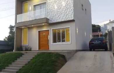 Imagem: A casa em condomínio possui 3 Dormitórios, 2 Banheiros, 3