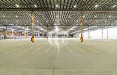 Imagem: O depósito possui 5 Vagas na garagem, 21.290m² de Área e