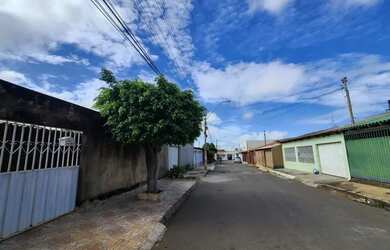 Imagem: A casa possui 2 Dormitórios, 1 Banheiro, 5 Vagas na garagem
