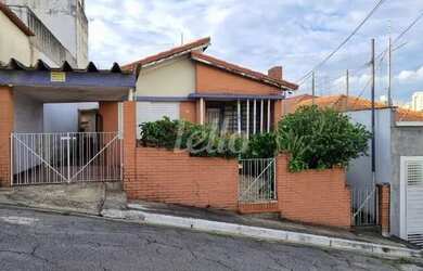 Imagem: A casa possui 3 Dormitórios, 1 Banheiro, 2 Vagas na garagem