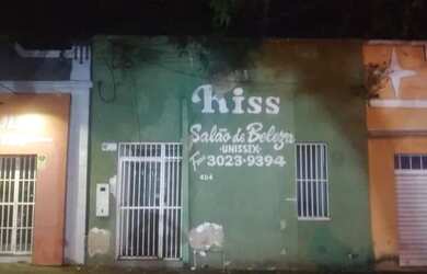 Imagem: A casa possui 3 Dormitórios e 2 Banheiros e está localizado