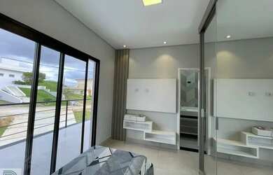 Imagem: A casa em condomínio possui 4 Dormitórios, 3 Banheiros, 5