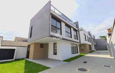 Imagem: A casa possui 3 Dormitórios, 3 Banheiros, 3 Vagas na garagem