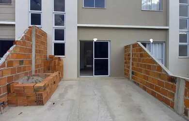 Imagem: A casa em condomínio possui 2 Dormitórios, 1 Banheiro, 2 Vagas