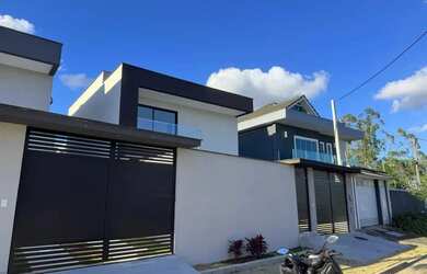 Imagem: A casa em condomínio possui 4 Dormitórios, 4 Banheiros, 2