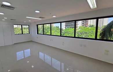 Imagem: O depósito possui 1 Vaga na garagem, 36m² de Área e está